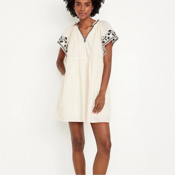 Old Navy Dresses & Skirts - Old Navy Cream Mini 100%Cotton Dress with Black Embroidery Large